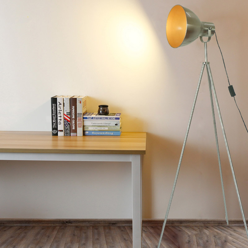 Eleganza illuminante: il fascino della lampada del pavimento del treppiede